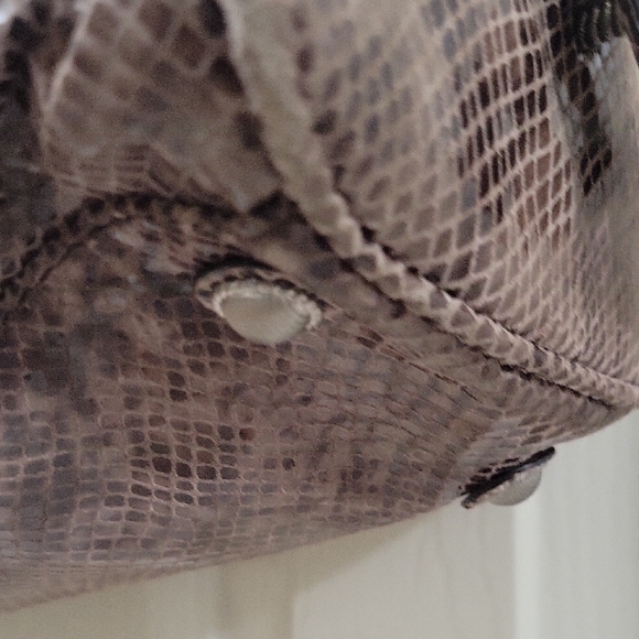 Chic Snake Print Shoulder Bag - Picture 6 of 16